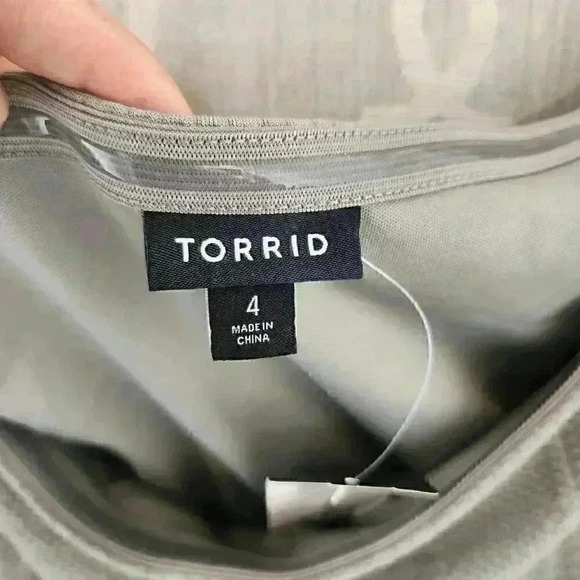 NWT Torrid Gray short sleeve Off Shoulder Textured Blouse 4X - Picture 4 of 9